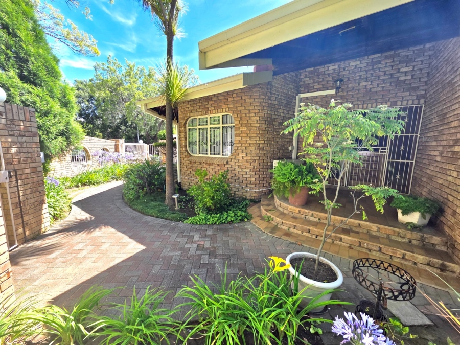 5 Bedroom Property for Sale in La Provance Free State